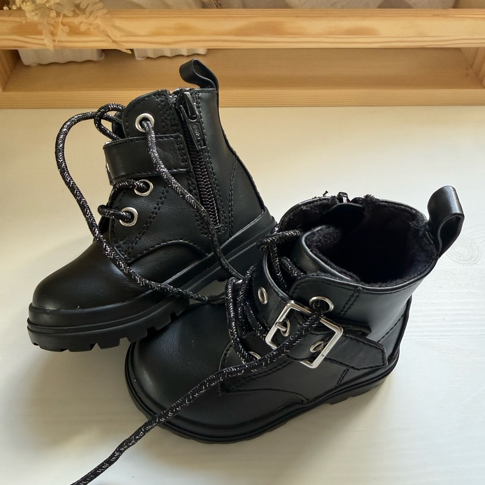H&M Black Lace-Up Toddler boots Size (US 4-5)-Gently used